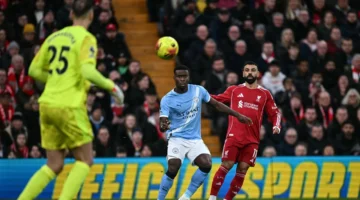 لقطات جدلية.. ماذا قدم صلاح ومرموش في قمة ليفربول ضد مانشستر سيتي؟